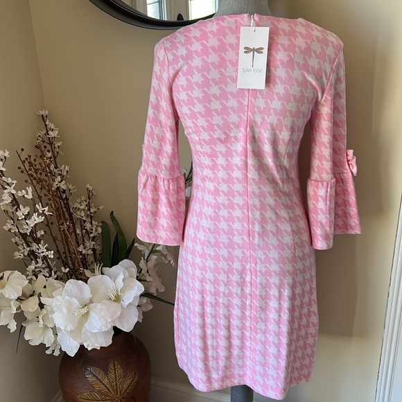 NWT Tyler Boe Pink Geometric Bell Sleeve Dress. Size XS - Picture 3 of 6